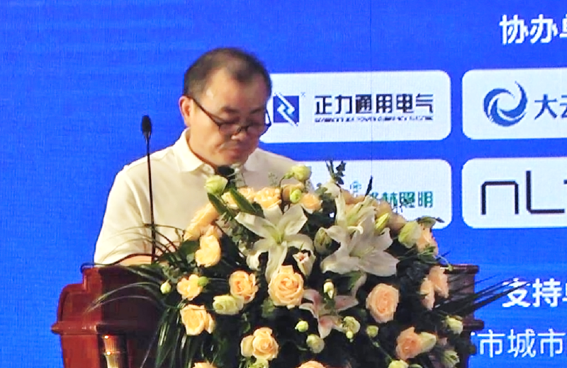 4 中國市政工程協(xié)會常務理事、湖北省市政工程協(xié)會副會長嚴悌文.png